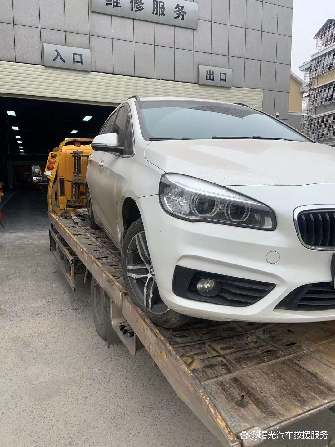 江苏汽车高速道路救援拖车托运搭电补胎服务公司